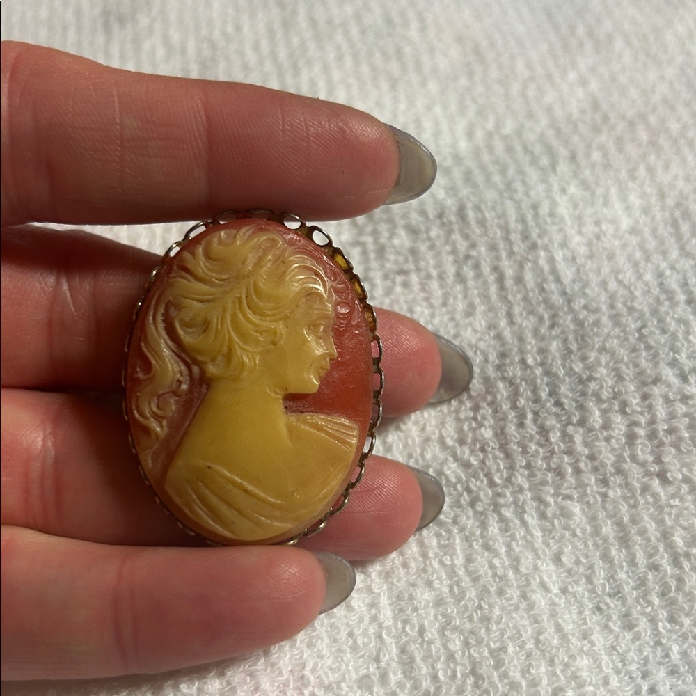Vintage Cameo Scarf Clip in‎ Tan and Brown - Picture 2 of 4